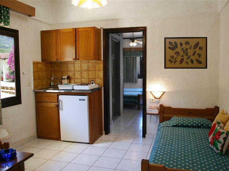 הרסוניסוס Iliostasi Beach Apartments מראה חיצוני תמונה